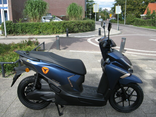 Yadea Velax